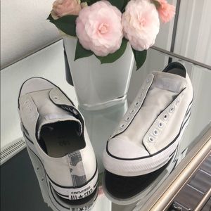 Converse lace less shoes